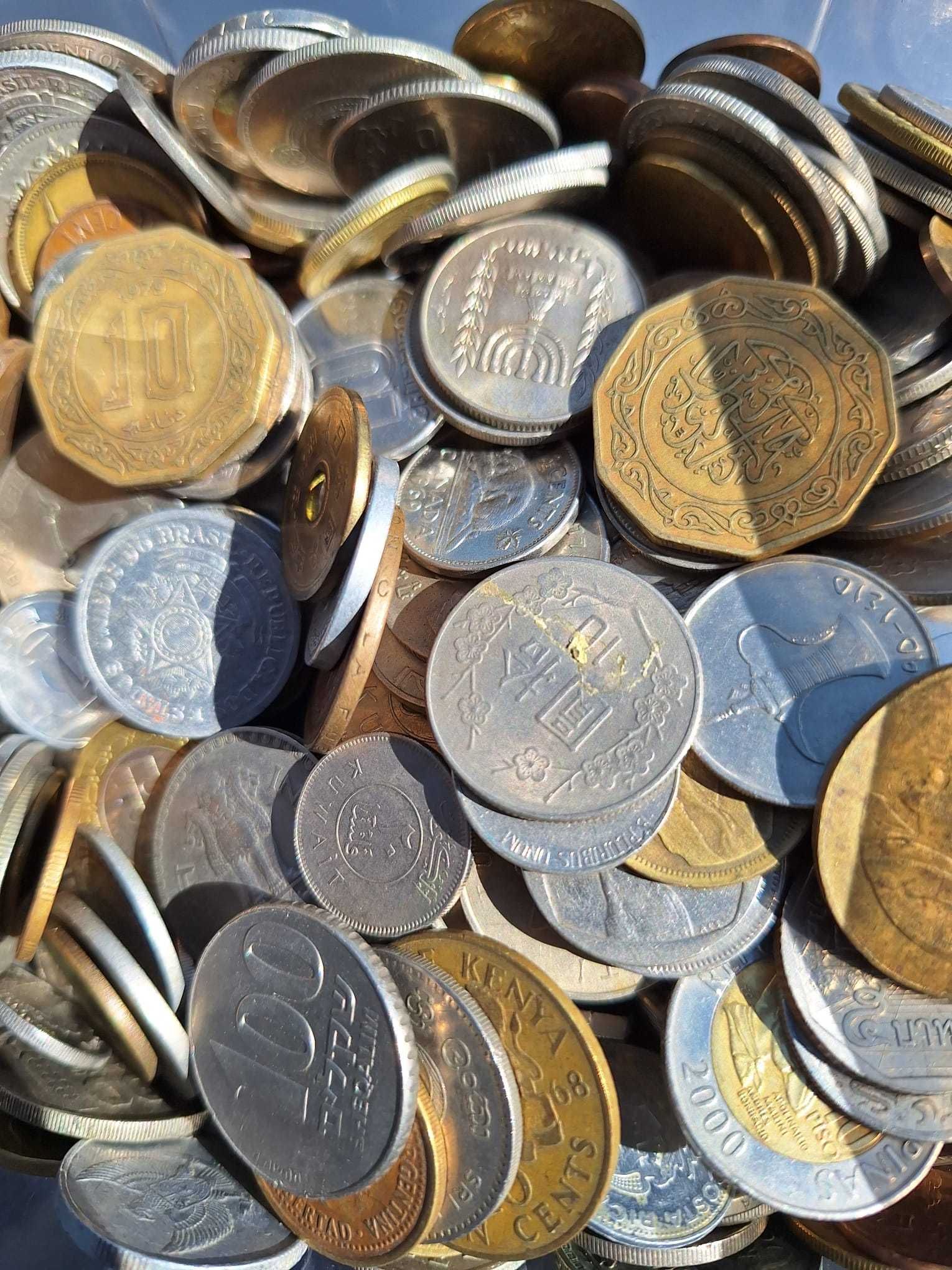 LOT peste 800 monede straine == America, Asia, Africa==