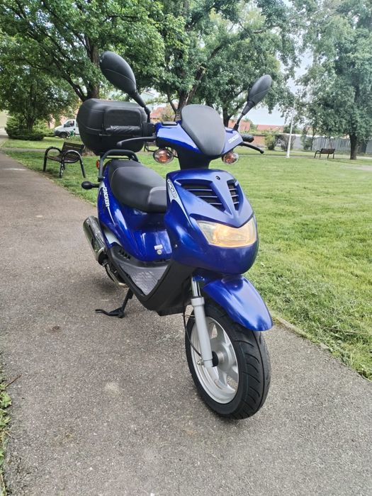Vand scuter de 49 cc