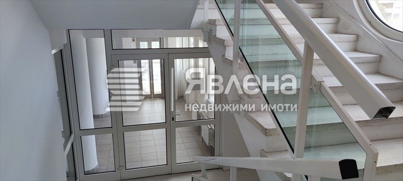 Светъл и функционален етаж от офис
