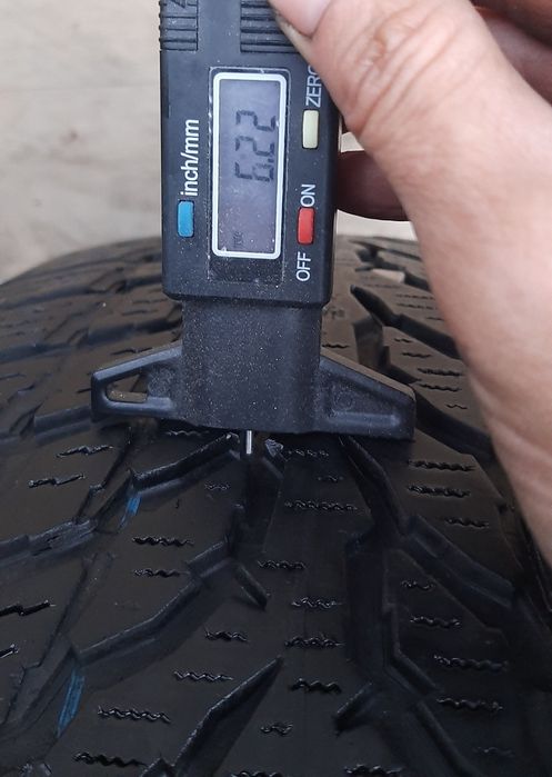 2 броя зимни гуми 225 40 18 nokian перфектни