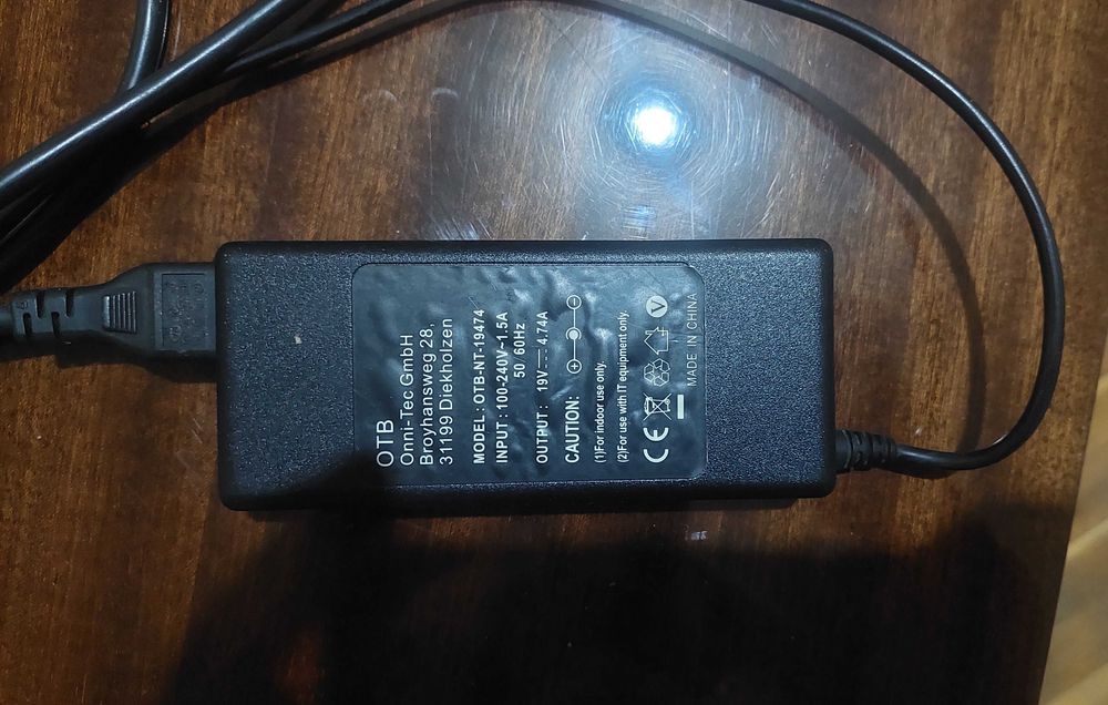 Два лаптопа+ едно зарядно