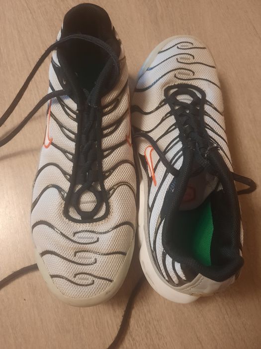 Vand 2 perechi de pantofi sport copii