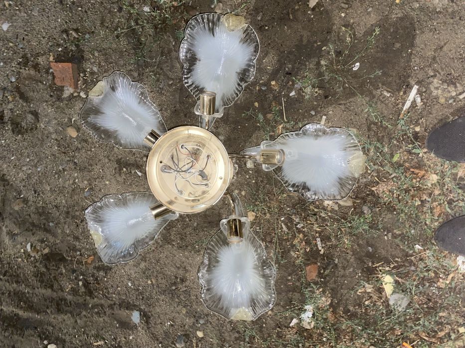 Продам люстру красивую