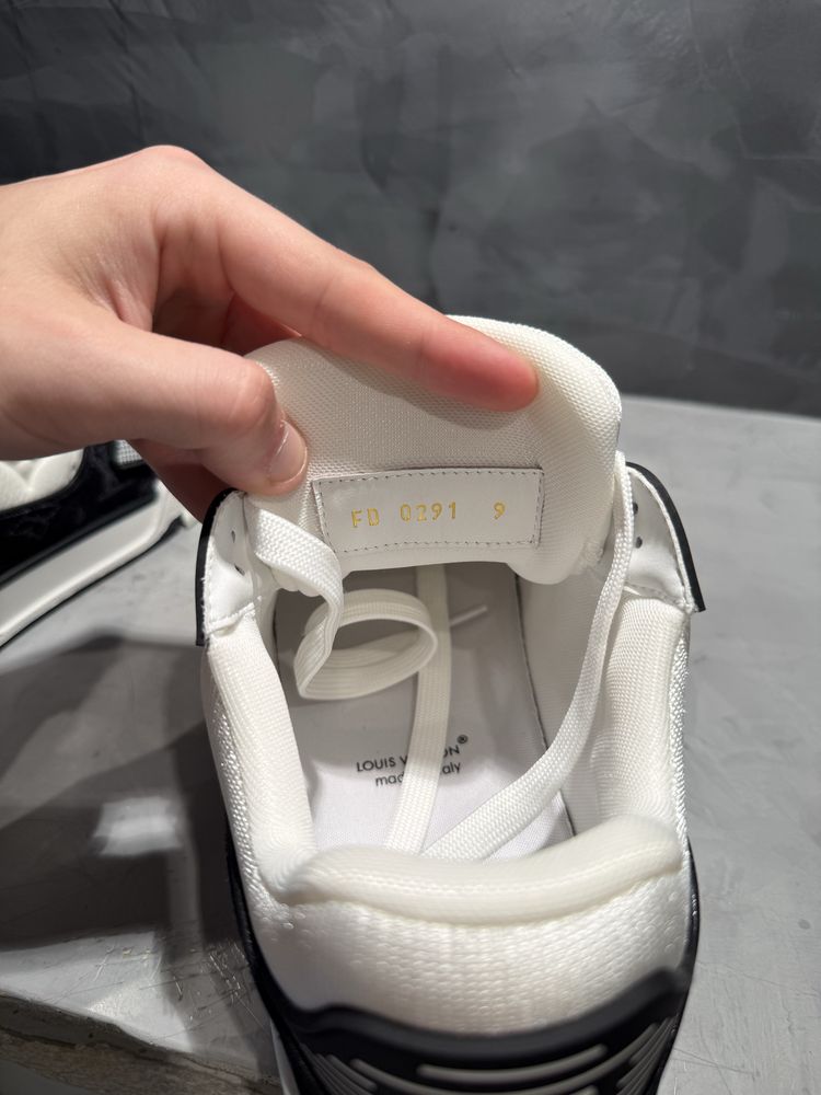 КАТО ЧИСТО НОВИ Louis Vuitton Trainers