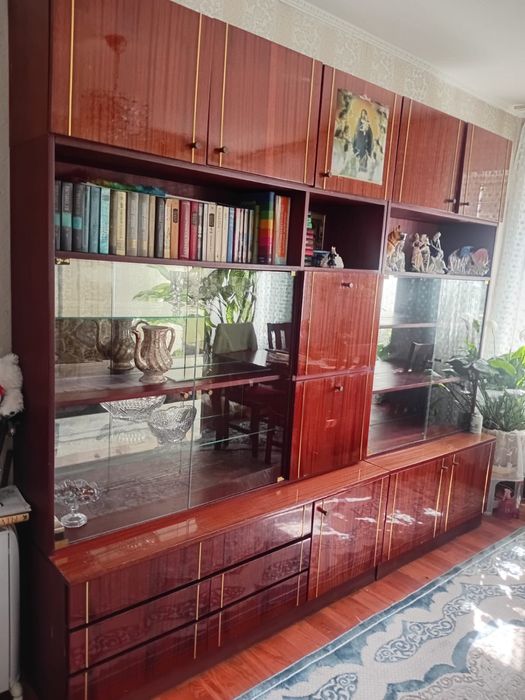 Чехословацкая стенка для гостиной, шкаф с витриной
