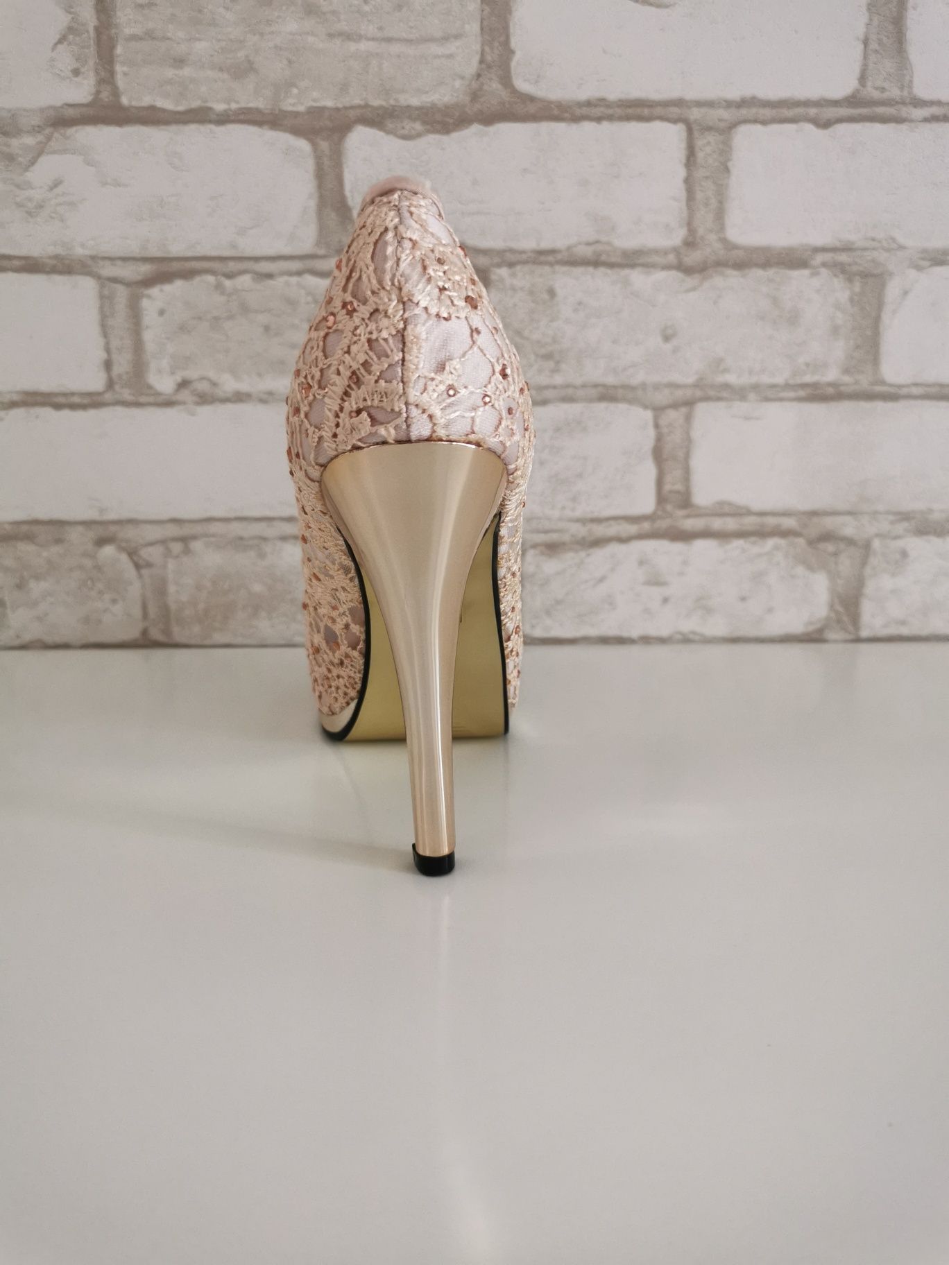 Pantofi bej - toc 11.5 cm