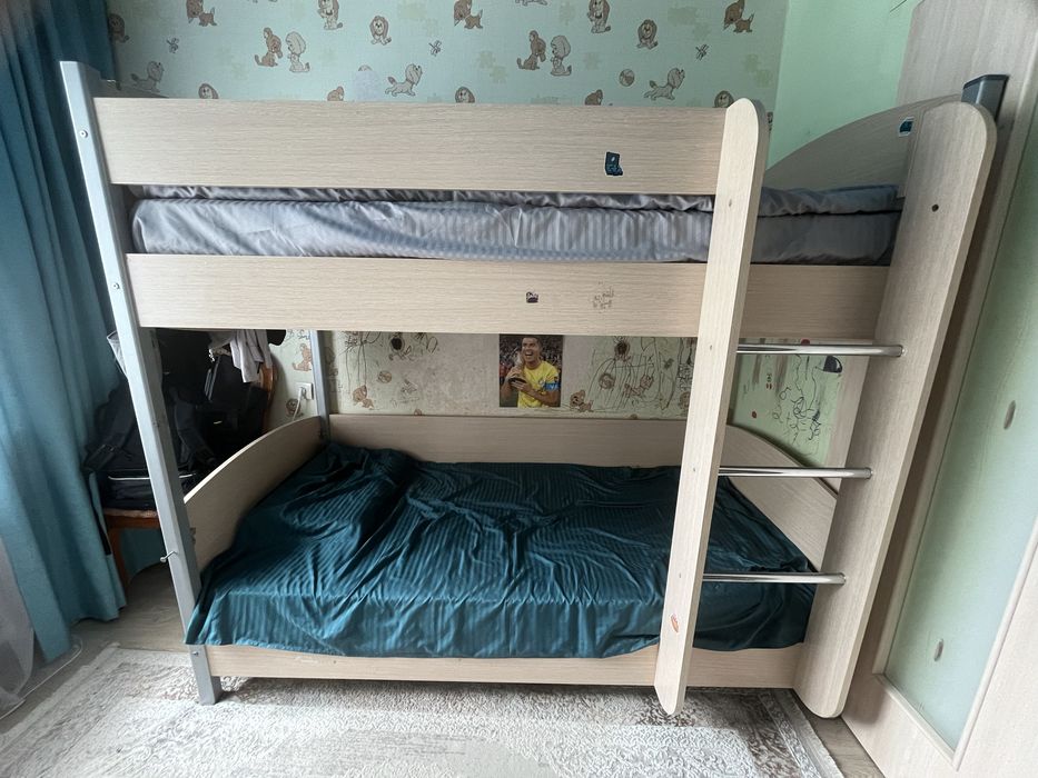 Продам двухярусную кровать для подростков