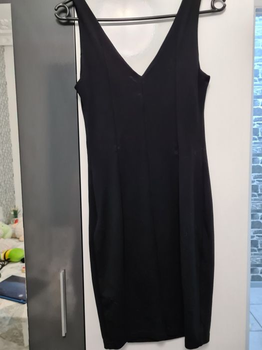 Разкроена черна рокля – XS – 20 лв