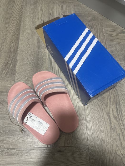 Новые шлепанцы Adidas Originals