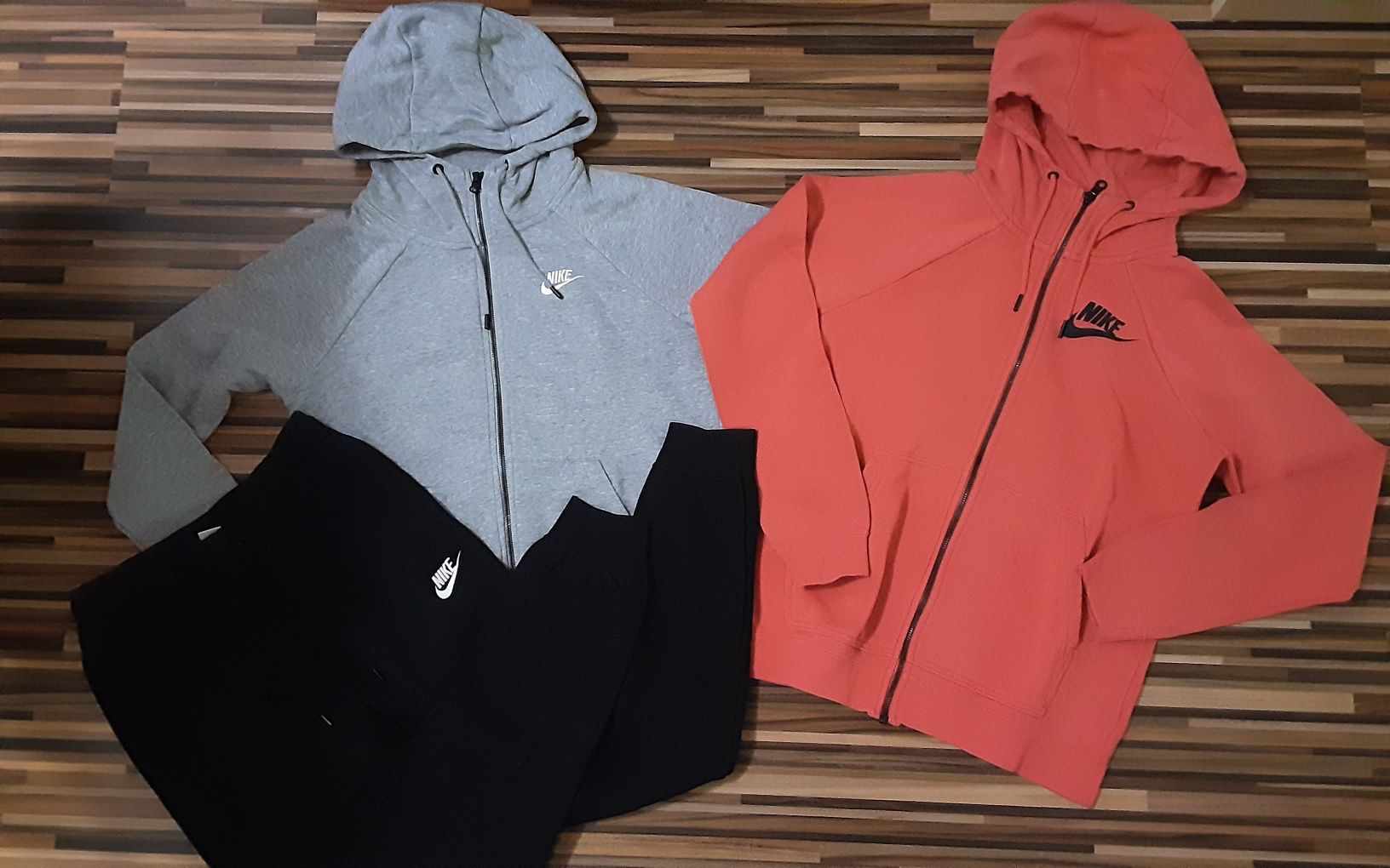 (XS) NIKE оригинални долница(69лв) и горници(69лв)