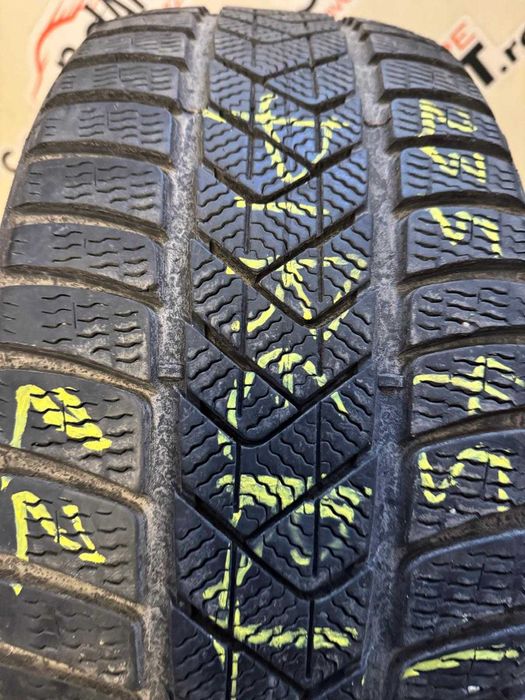 Super anvelope Iarna 2X 235/45 R18 Pirelli DOT 2022
