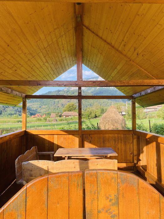 Închiriez cabană cu ciubăr