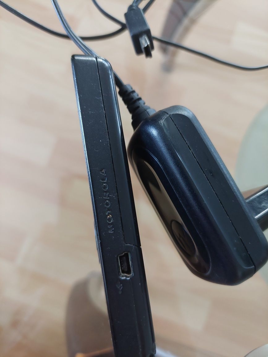 Продавам мобилен телефон Motorola W180.