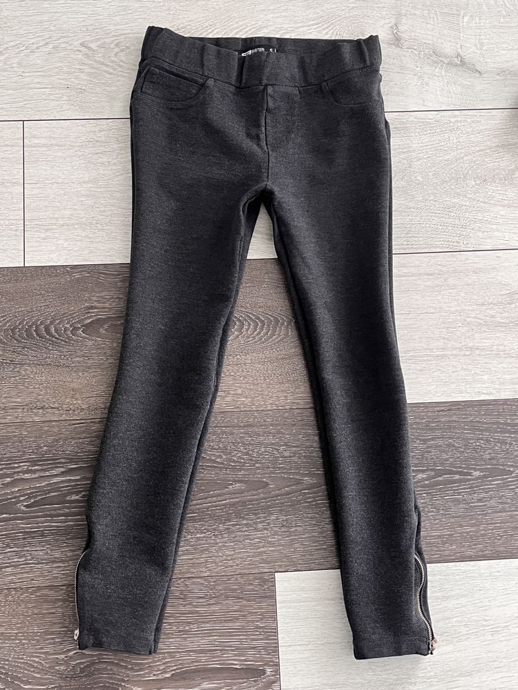 Pantaloni tip colanti