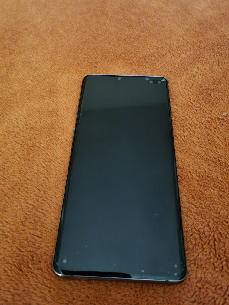 Страхотен Самсунг S10 plus