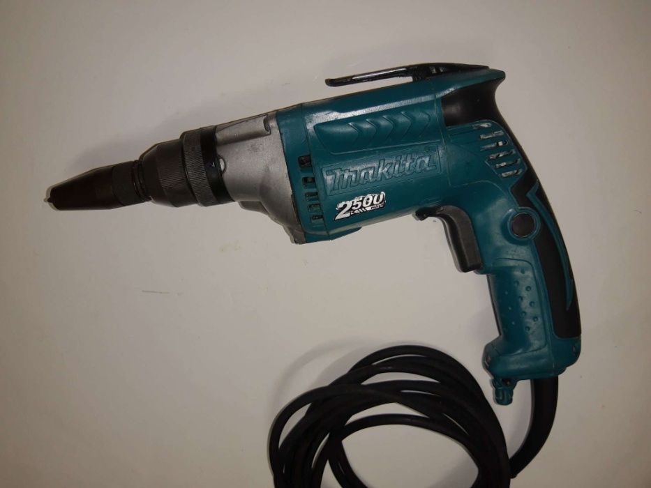 Винтоверт силов Makita FS2700K / 570 W, 0-2500 об., 32 Nm