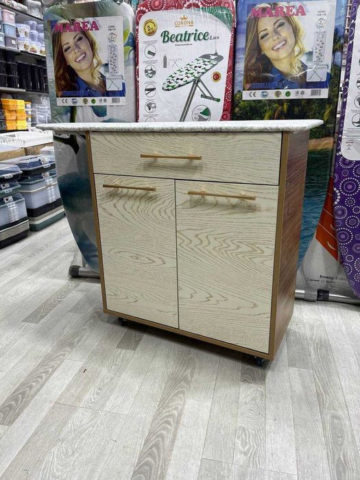 Гладильная доска+шкафчик. На роликах.
