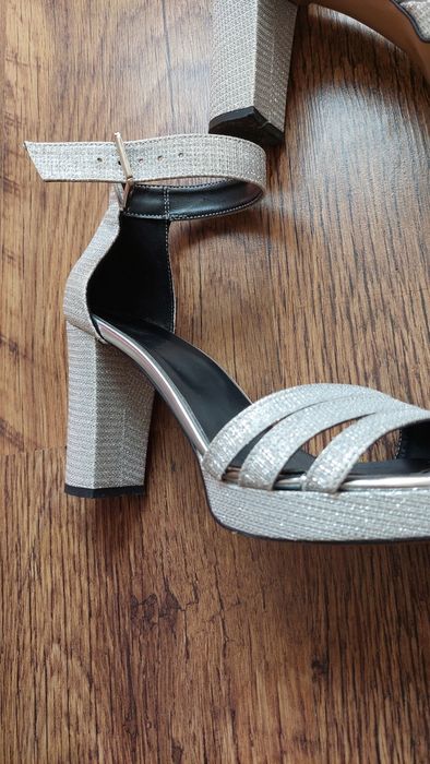 Обувки на викок ток