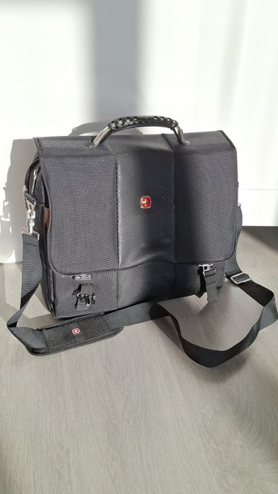 Сумка для ноутбука / портфель — чёрная, в отличном состоянии