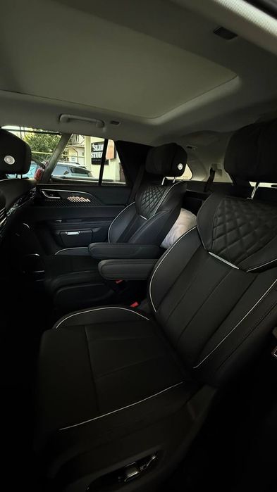Hongqi E-HS9 Flagship