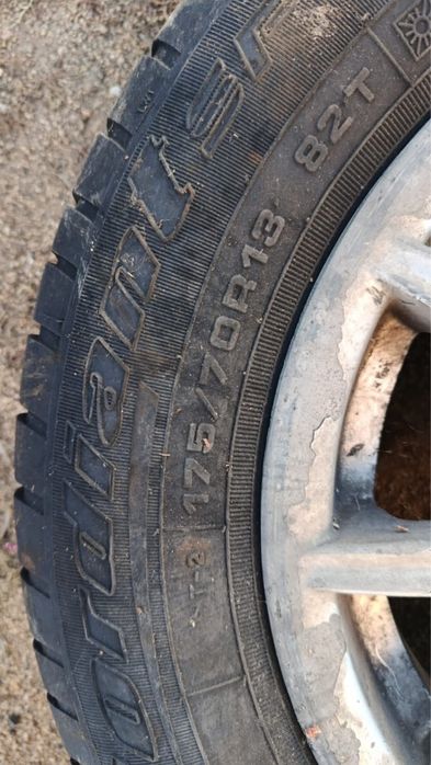 Продам комплект шин с дисками