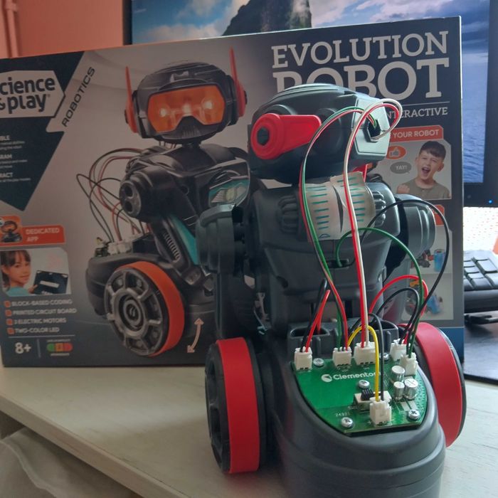 Robot de jucarie programabil Clementoni: Evolution Robot
