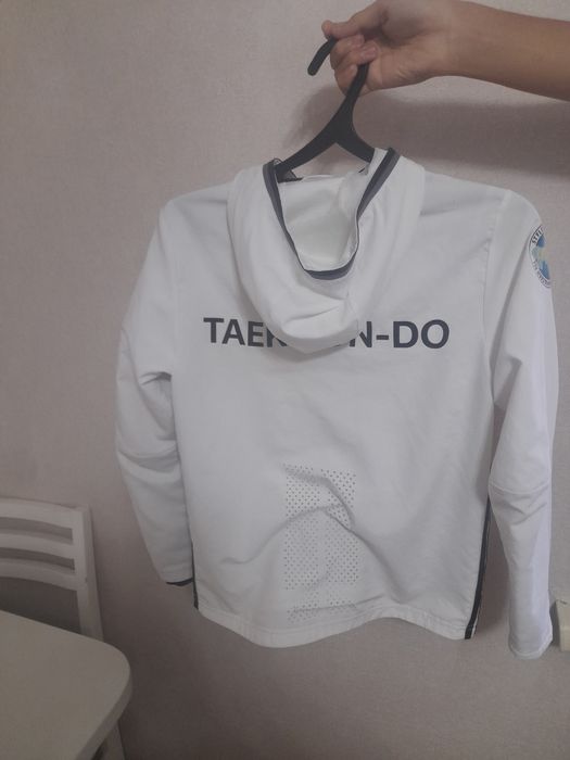Продам спортивный костюм