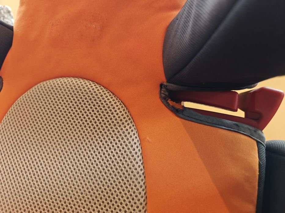 Детска седалка за кола Chicco artsana universal 15-36кг