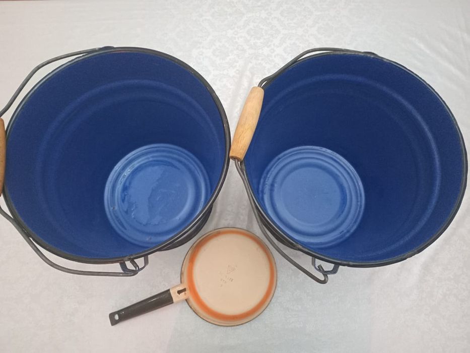 Ведро эмалированное. 2 шт. В подарок - ковш эмалированный