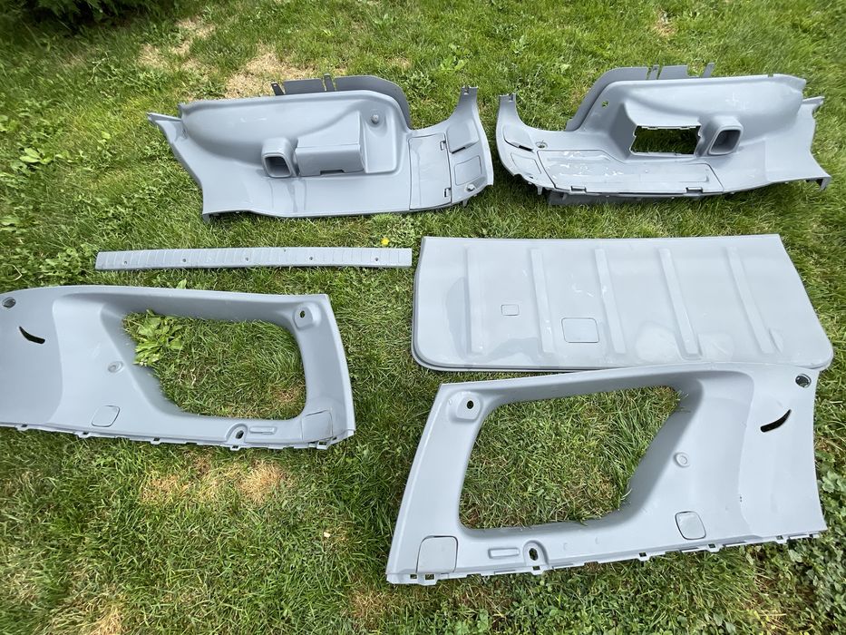 Продам обшивку багажника на тойота 4runner 215