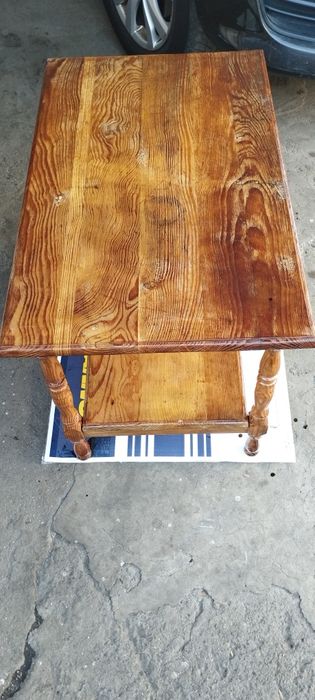 Маса чисто дърво.