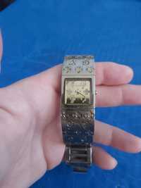 Vand 2 ceasuri Guess,unul placat cu aur