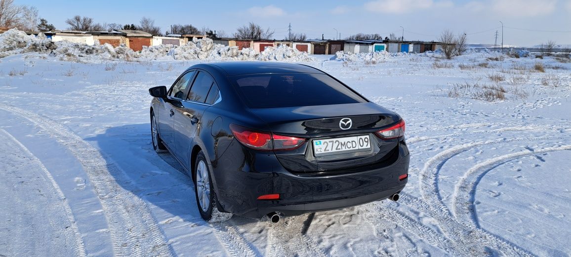 Mazda 6 2014 г. Чёрного цвета.