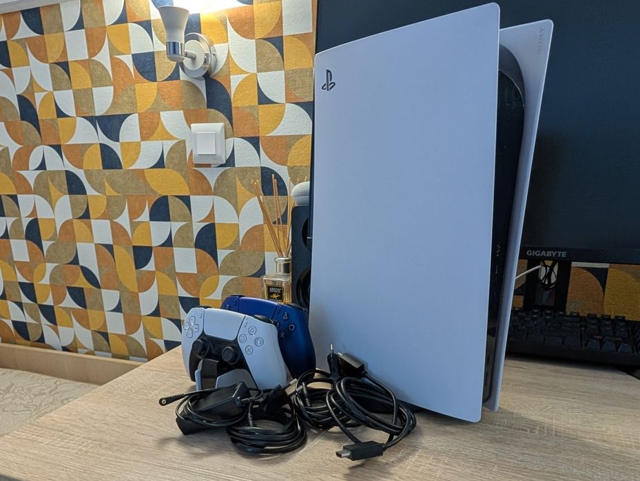 PS5 Disk Edition + Controllere + Stație incarcare