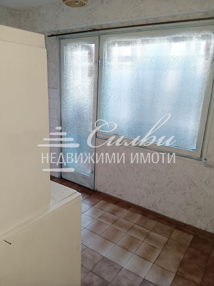 Продава се Двустаен апартамент в Шумен, Добруджански - 61 кв.м за 1271 €/кв.м - Снимка #5