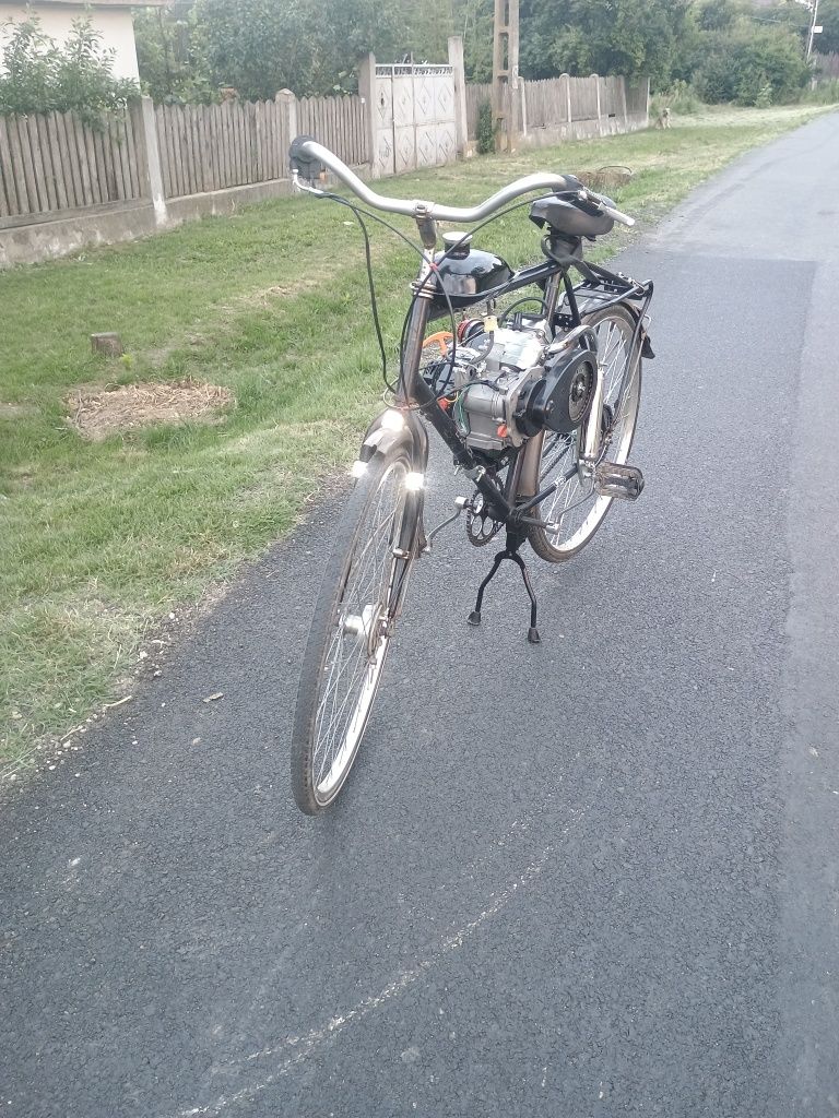 Bicicleta cu motor nou in  4 timpi  viteza 75 _80 max