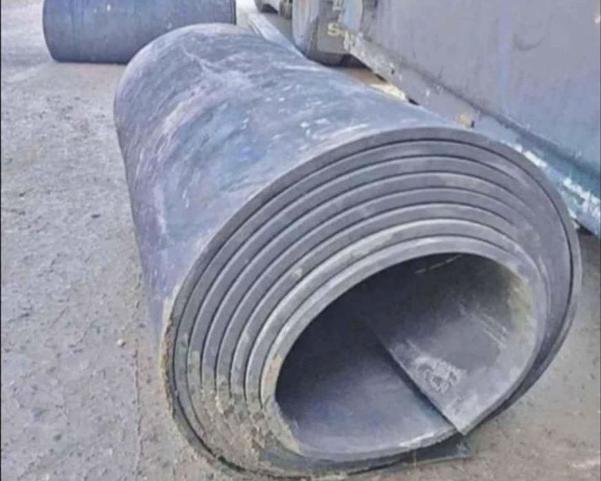 Banda de cauciuc ideala pentru boxe de cai, animale, balastiere etc