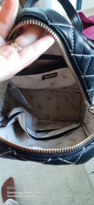 Черна раница guess