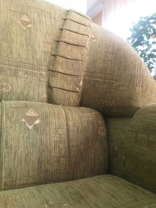 Разтегателен диван - грахово зелен