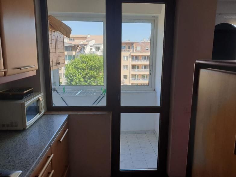 Дава се под наем Двустаен апартамент в Пловдив, Младежки Хълм - 100 кв.м за 300 € - Снимка #4