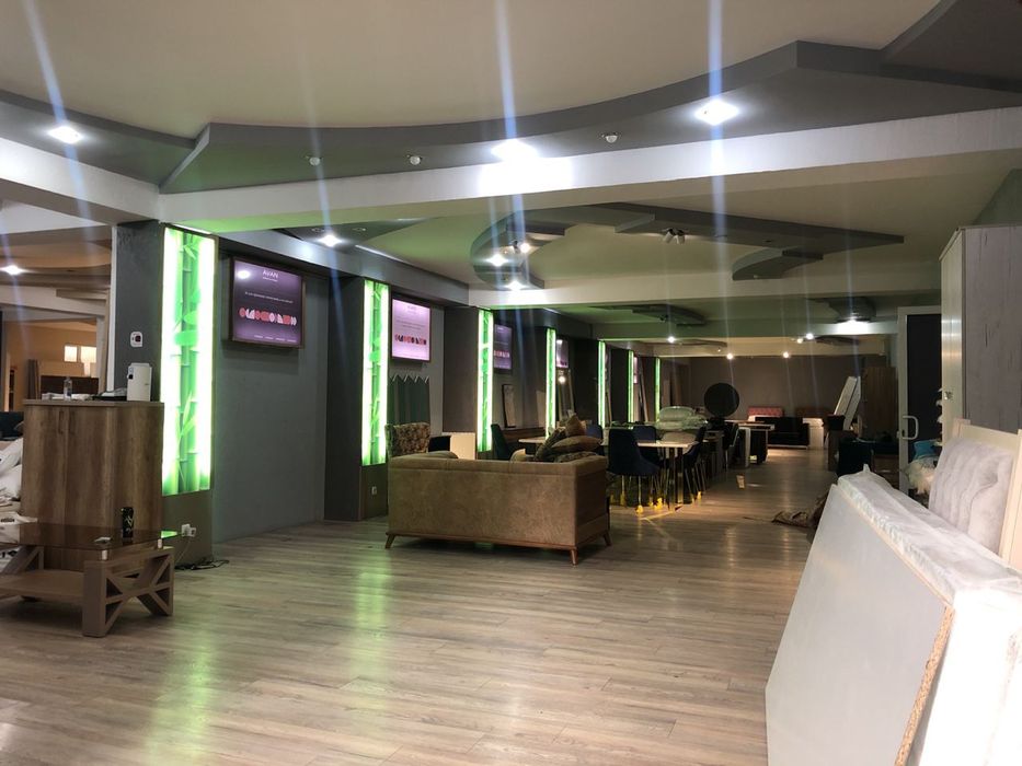 Чорсу недолеко ресторан Версаль сдается в аренду нежилое помещение 700