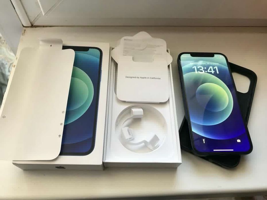 Продам Айфон 12