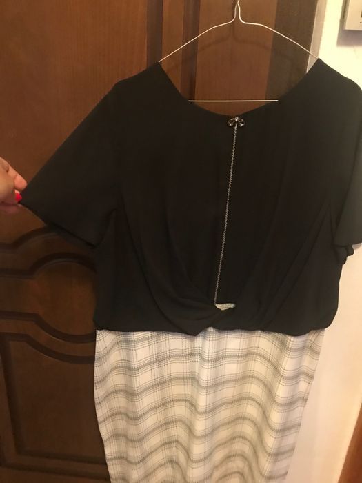 Vand rochie deosebita alb-negru