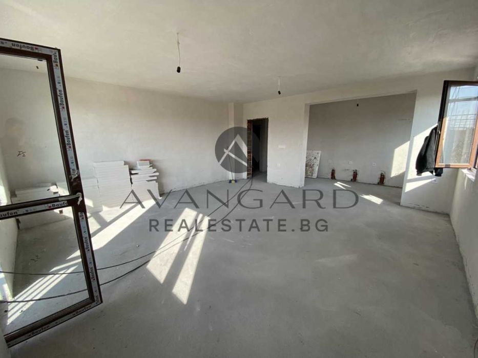 оф.24514 Изгодно! Обширен тристаен/ Остромила