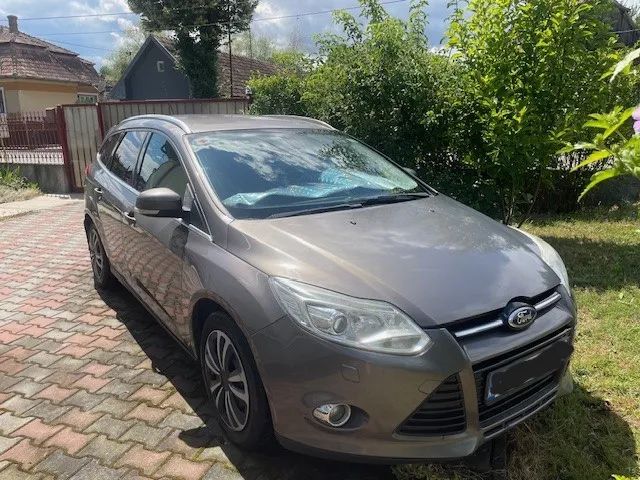 Ford Focus Ford Focus break-spatiu pentru bagajele ei, putere pentru el