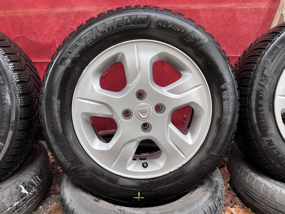 Джанти за Dacia Оригинални 15” 4x100 6j ET40 с зимни гуми Мишелин