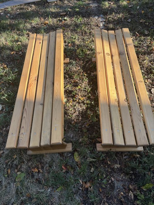 Две дървени пейки 150 см – масивно дърво, отлично състояние