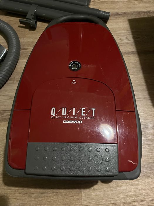 Продается почти новый пылесос Дэу