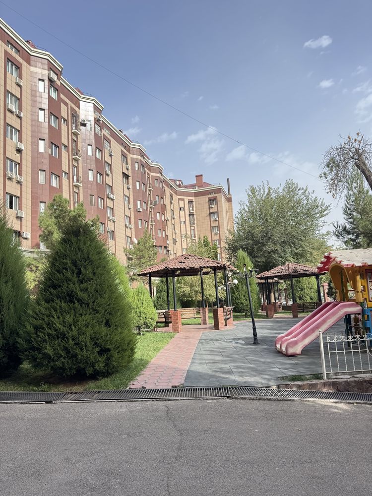 Ц-2 Алайский -Метро Абдулла Кодирый 1^2/8/8 Продаю
