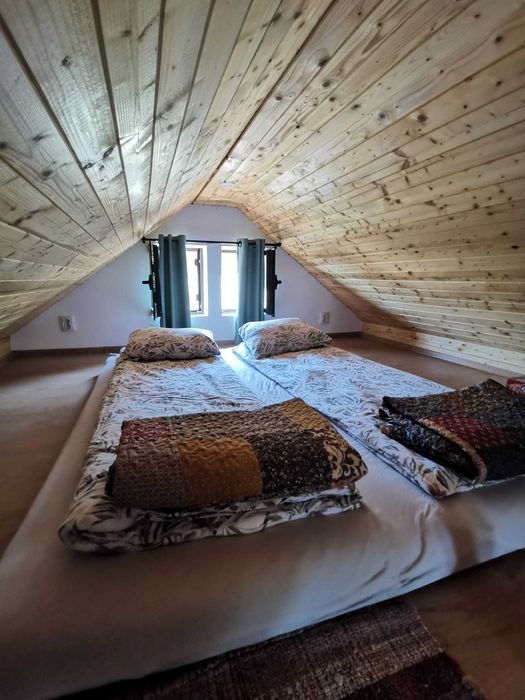 Cabana de inchiriat la marginea padurii